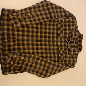 Patagonia Camel and Brown flannel. Size: Men’s Small